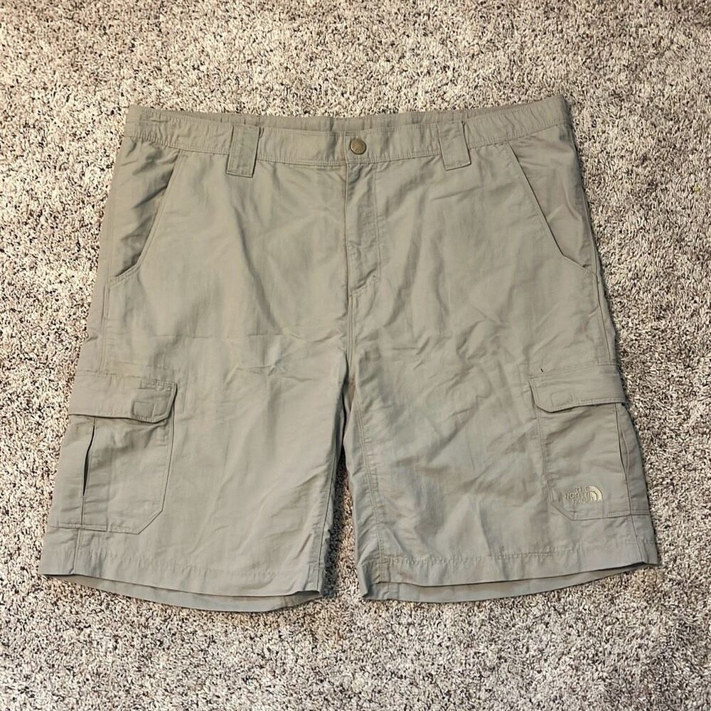 The North‎ Face Mens Tan Nylon Cargo Shorts Size Large